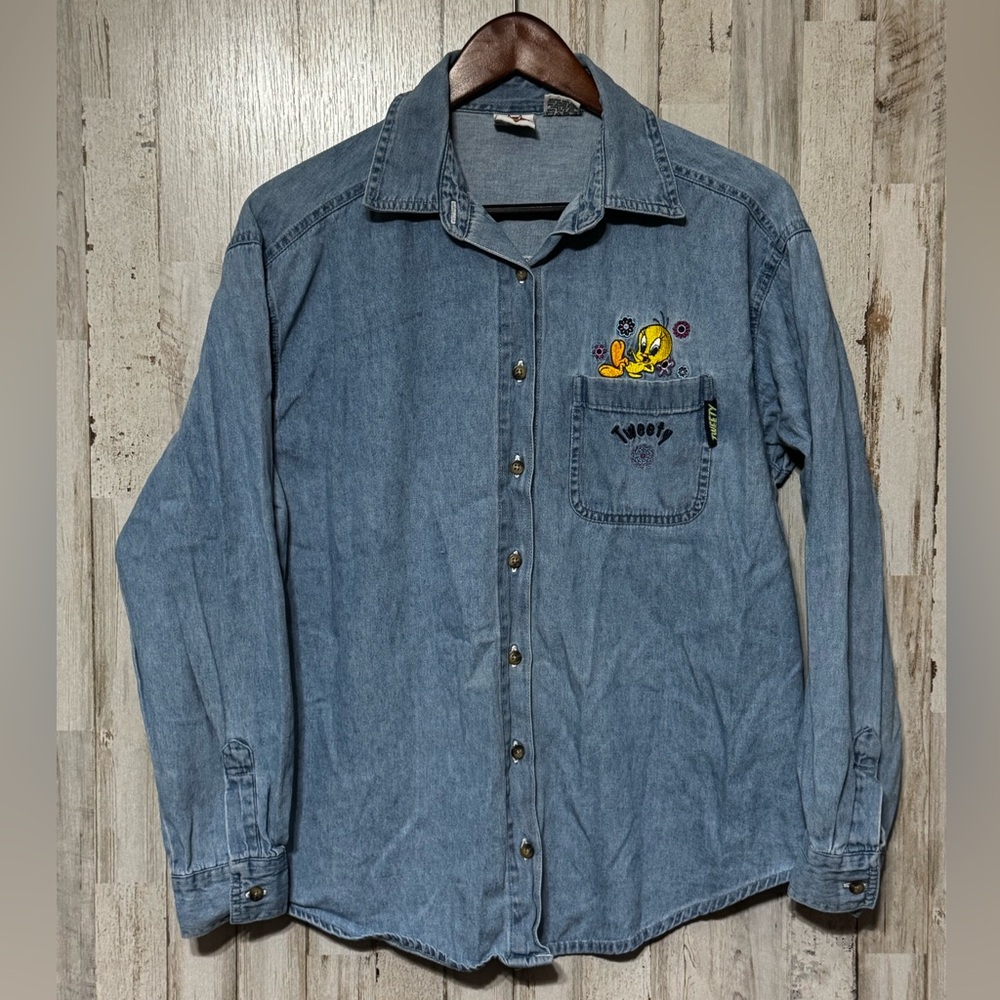 Looney Tunes Tweety Button Down Small - Picture 1 of 7